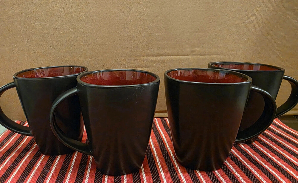 Set of 4 Coffee Mugs
Gibson
4 Gibson Soho Lounge Square Reactive Glaze Coffee Mu